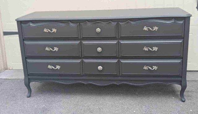 Vintage Baronet 9-Drawer French Provincial Dresser – Refinished