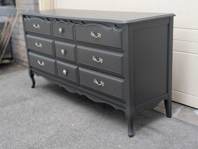 Vintage Baronet 9-Drawer French Provincial Dresser – Refinished - photo 2