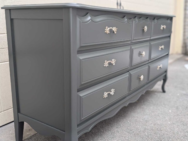 Vintage Baronet 9-Drawer French Provincial Dresser – Refinished - photo 3