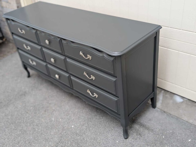 Vintage Baronet 9-Drawer French Provincial Dresser – Refinished - photo 4
