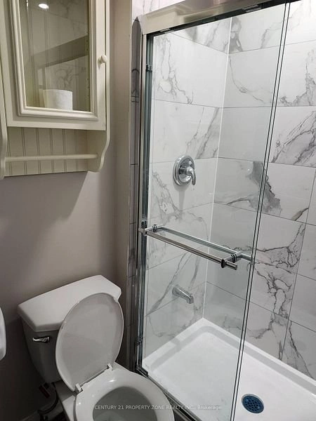 6 Beds 3 Baths House - photo 5