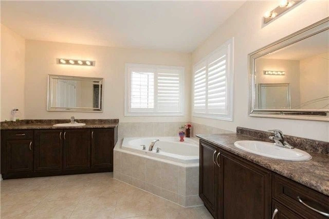 4 Beds 3.5 Baths House - photo 5