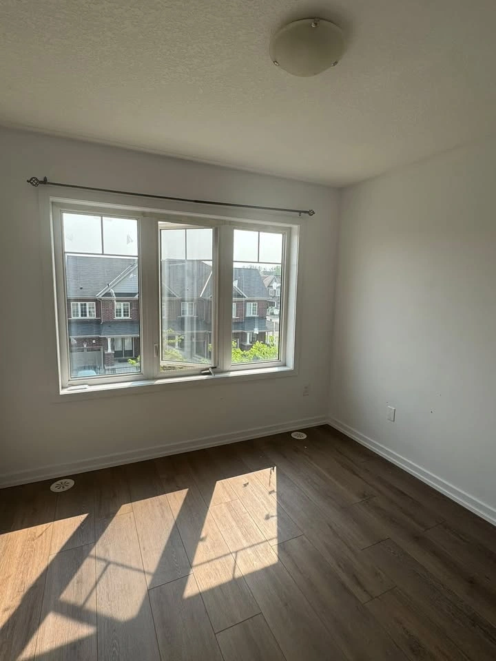 3 Beds 2.5 Baths - House - photo 2