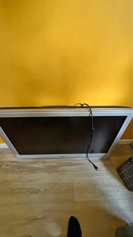 Sony Bravia 40” LCD TV – HDMI