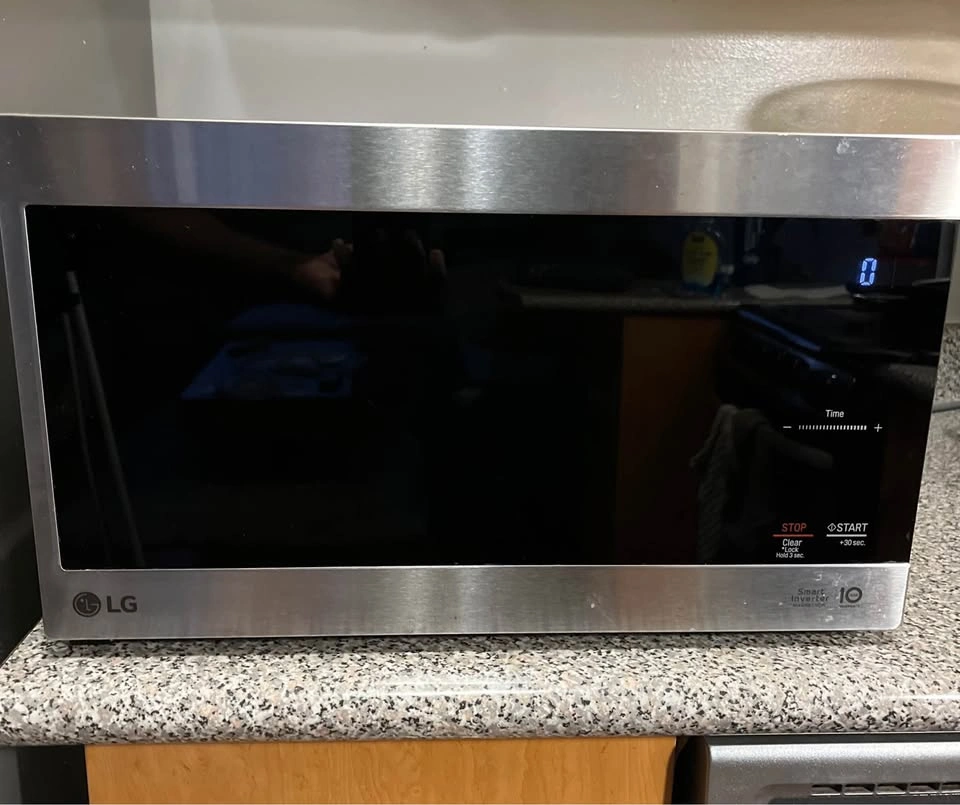 LG Smart Inverter Microwave - photo 2