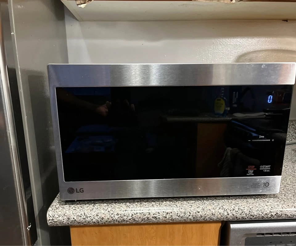 LG Smart Inverter Microwave - photo 4