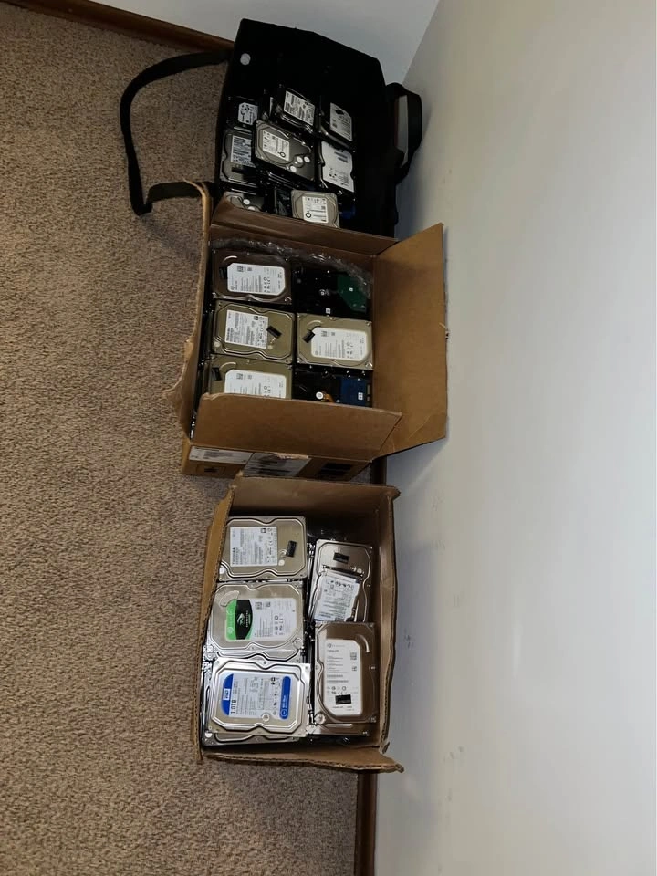Bulk Lot of Mixed 3.5" Internal Hard Drives (Seagate, WD, Toshib - photo 2