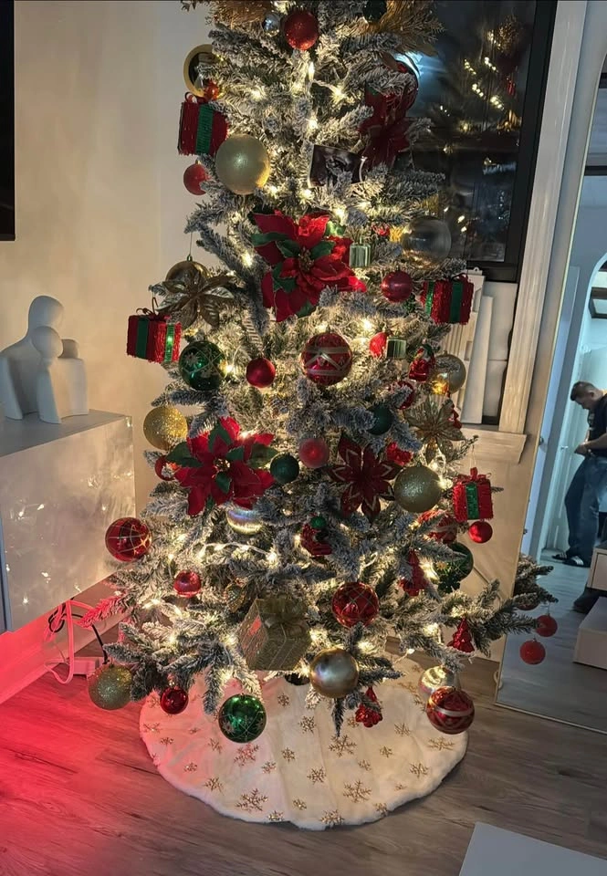 6 FT Flocked Christmas Tree – Fully Decorated - photo 2
