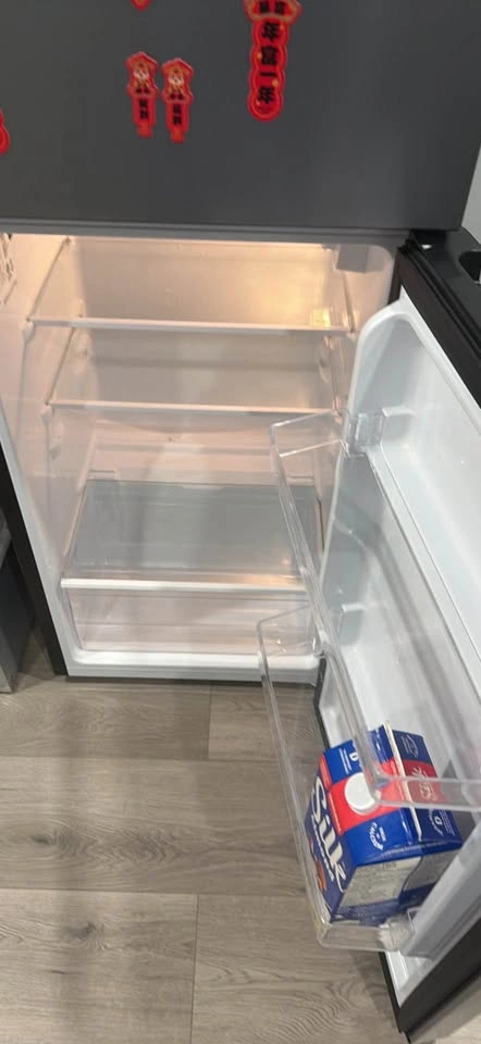 Hisense mini/compact refrigerator with separate top freezer - photo 3