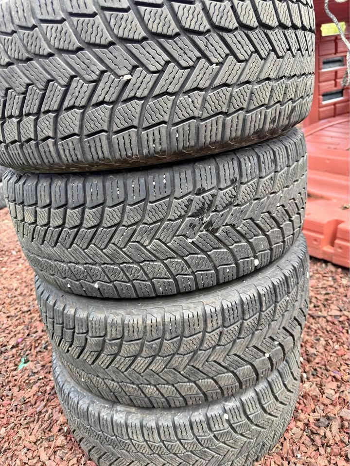 215/55/16 Michelin X-Ice Winter Tires - 2023 DOT