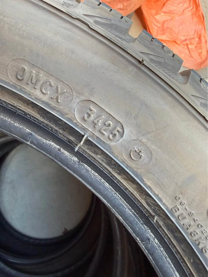 225/45/17 Michelin X-Ice Winter Tires (DOT 2025) - photo 3