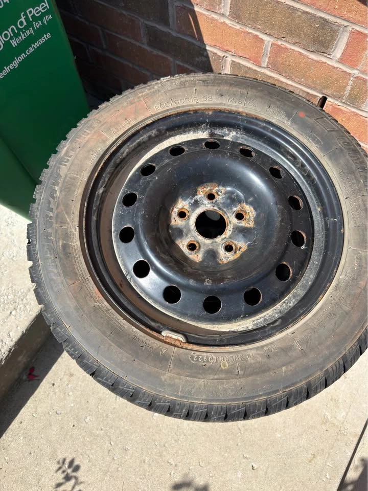 205/60/16 Uniroyal Winter Tires on Rims - photo 3