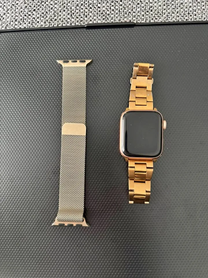 Apple Watch SE 40mm Gold (Cellular + GPS) – Extra Bands thumbnail