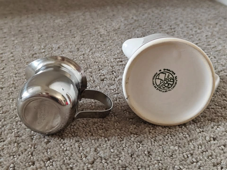 2 Small Coffee Milk Creamer Porcelain / Metal Pitcher w/ Handle - photo 5