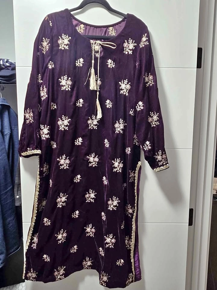 PAKISTANI VELVET EMBELLISHED 3 PIECES DRESS