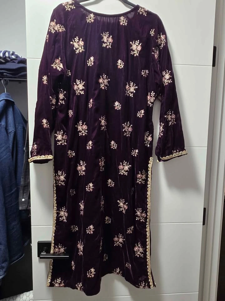 PAKISTANI VELVET EMBELLISHED 3 PIECES DRESS - photo 5