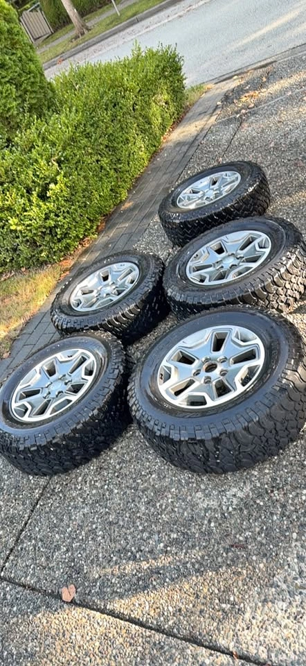 Jeep JK Wrangler Tires w/ Rims OEM 255/75R17