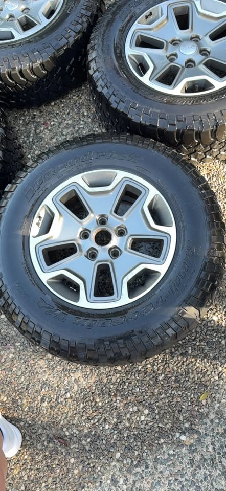 Jeep JK Wrangler Tires w/ Rims OEM 255/75R17 - photo 2