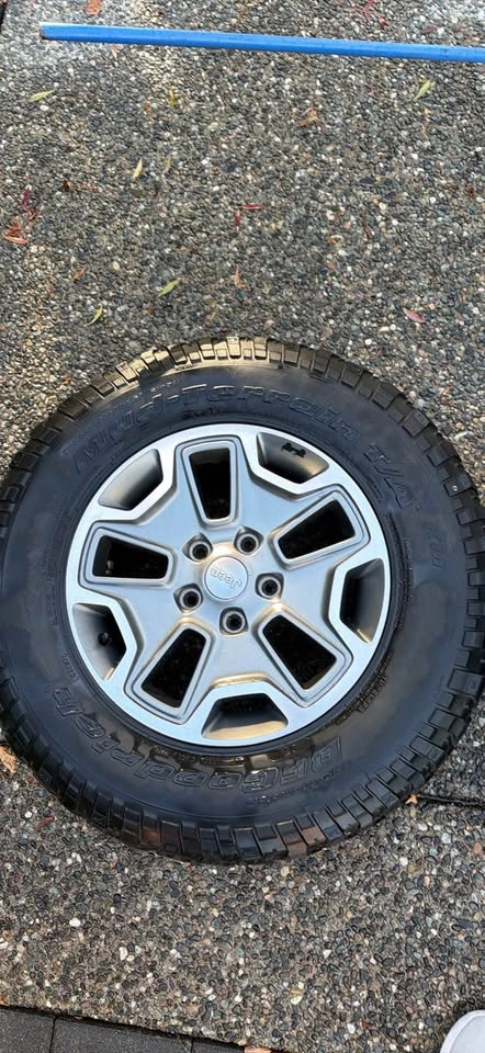 Jeep JK Wrangler Tires w/ Rims OEM 255/75R17 - photo 4