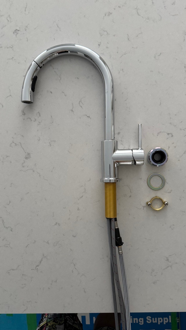 Delta Osler Kitchen Faucet with Pulldown Spray