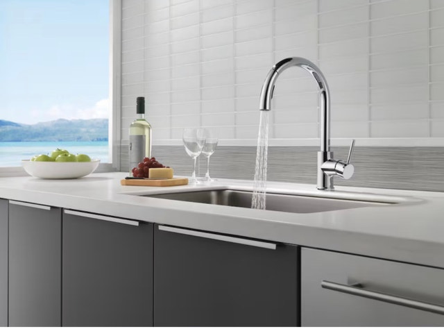 Delta Osler Kitchen Faucet with Pulldown Spray - photo 4