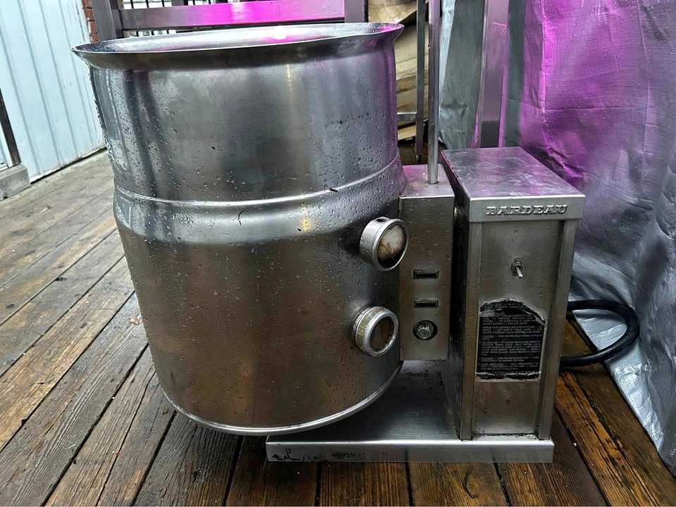 Bardeau Commercial Electric Tilting Steam Jacketed Kettle