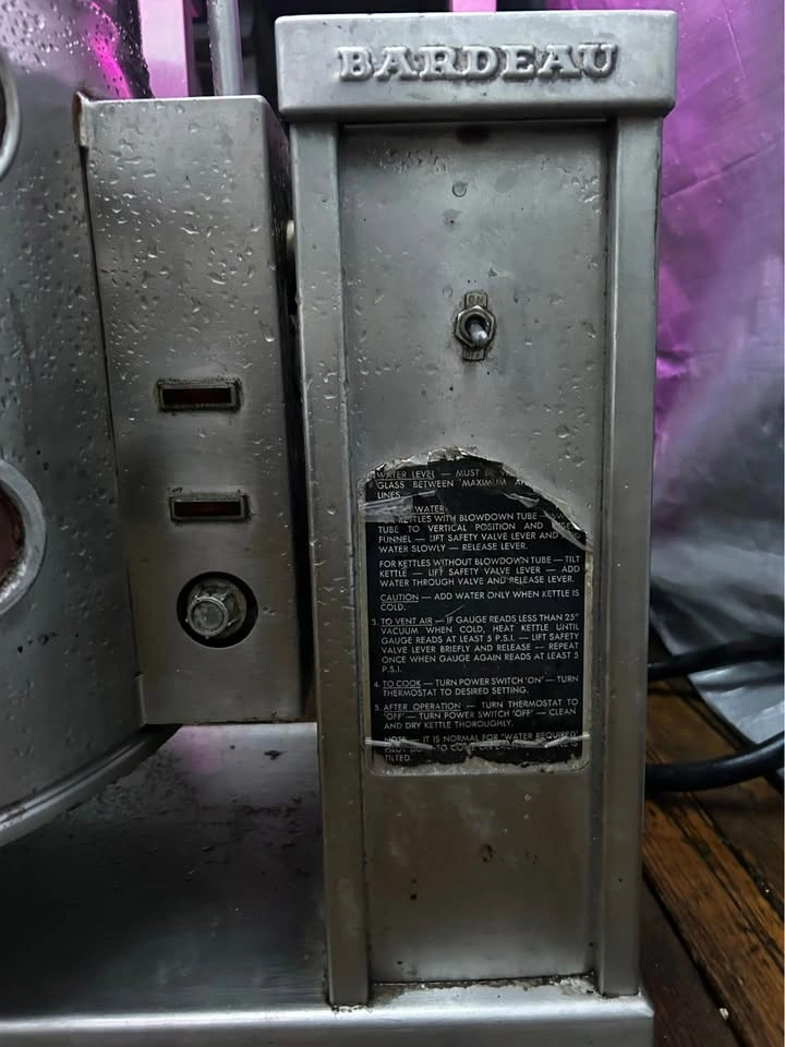 Bardeau Commercial Electric Tilting Steam Jacketed Kettle - photo 2