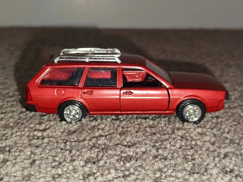 Volkswagen 1985 Passat Variant GLS Conrad 1:43 Diecast Model - photo 4