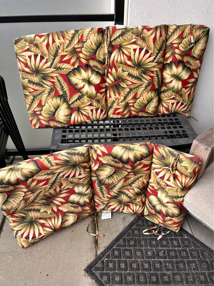 Lounge chair outdoor cushions