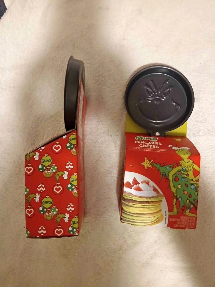 2 The Grinch single pancake pans + batter sets - BNIB