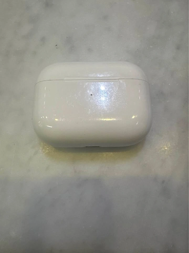 Apple AirPods Pro (1st Generation) with Charging Case