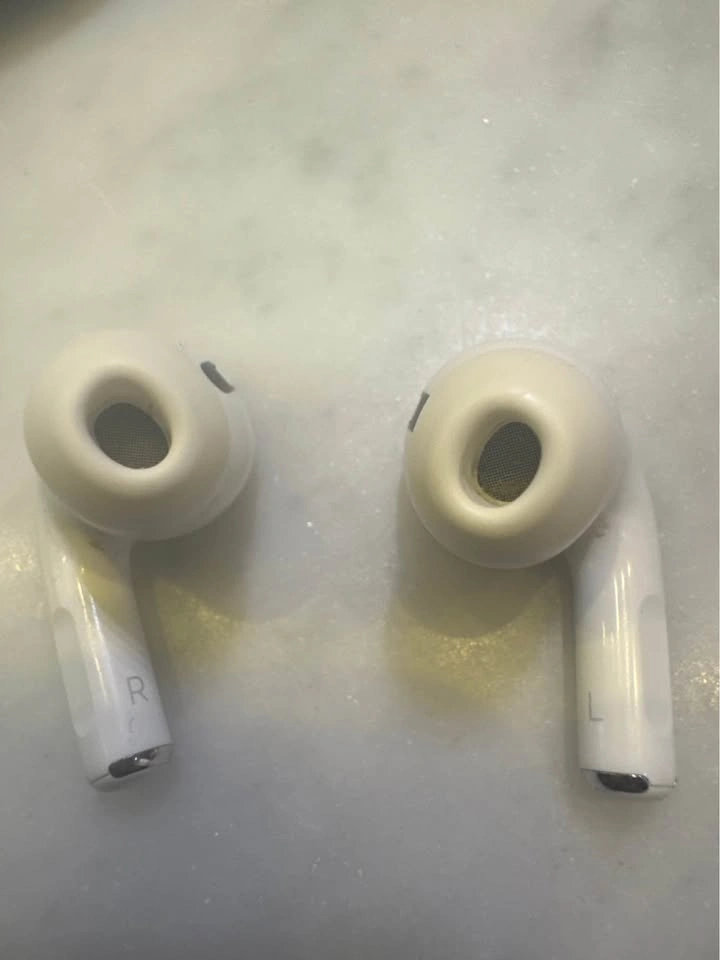 Apple AirPods Pro (1st Generation) with Charging Case - photo 4