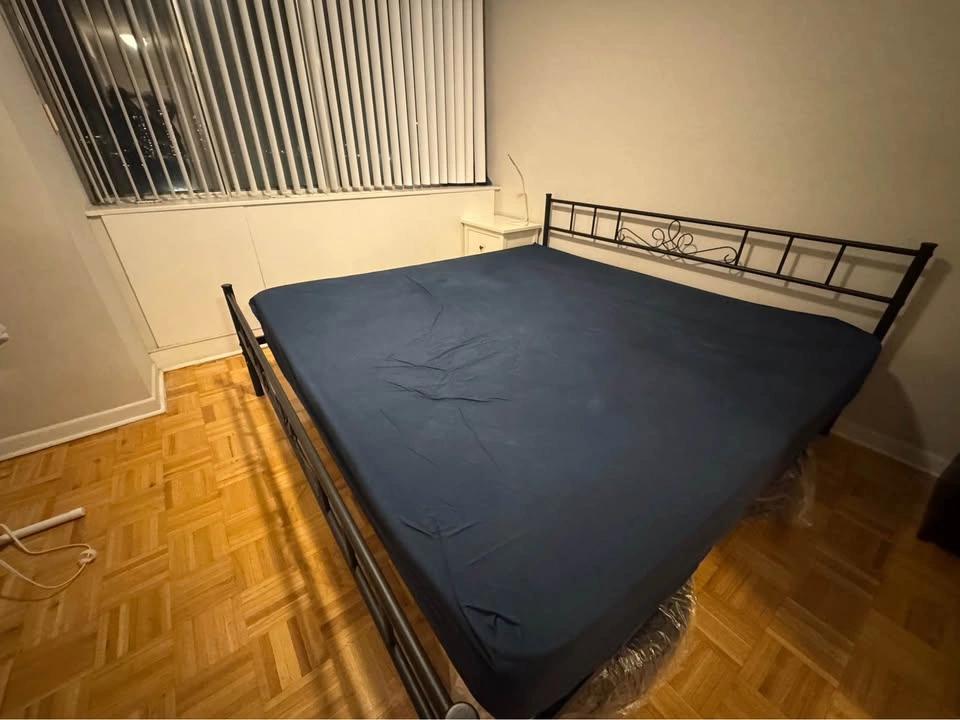 King size Black Metal Bed Frame with Mattress - photo 2