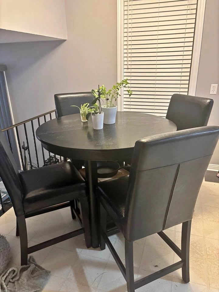 Kitchen Table - Comes with leaf
