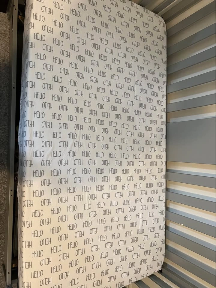 Crib/Mattress/Mattress sheets - photo 3