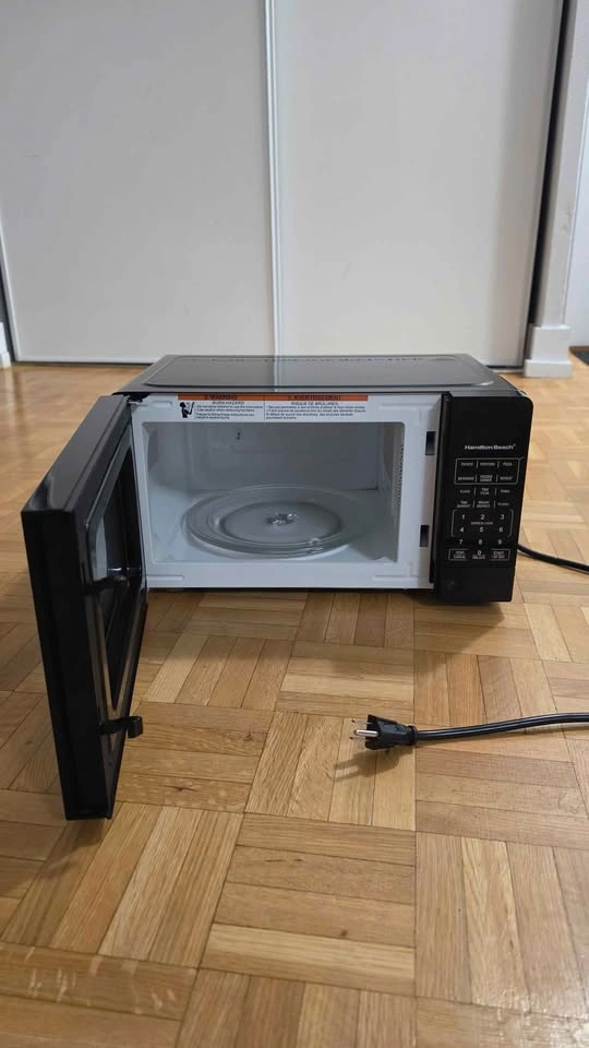 Hamilton Beach Countertop Microwave - photo 2