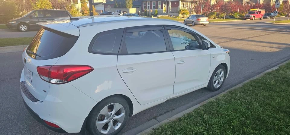 2014 Kia Rondo - photo 4