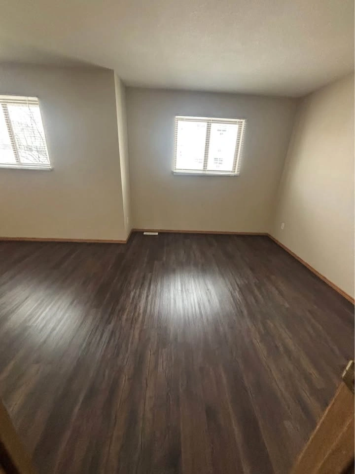 2 Beds 1.5 Baths - Townhouse - photo 2