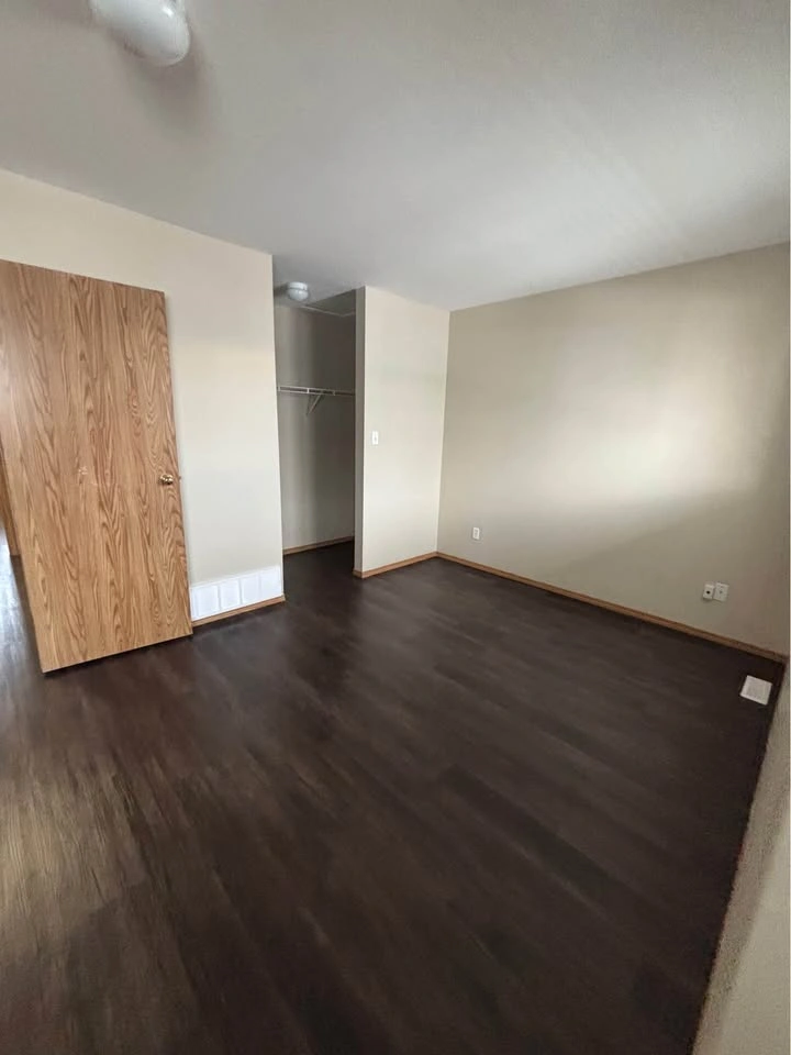 2 Beds 1.5 Baths - Townhouse - photo 3