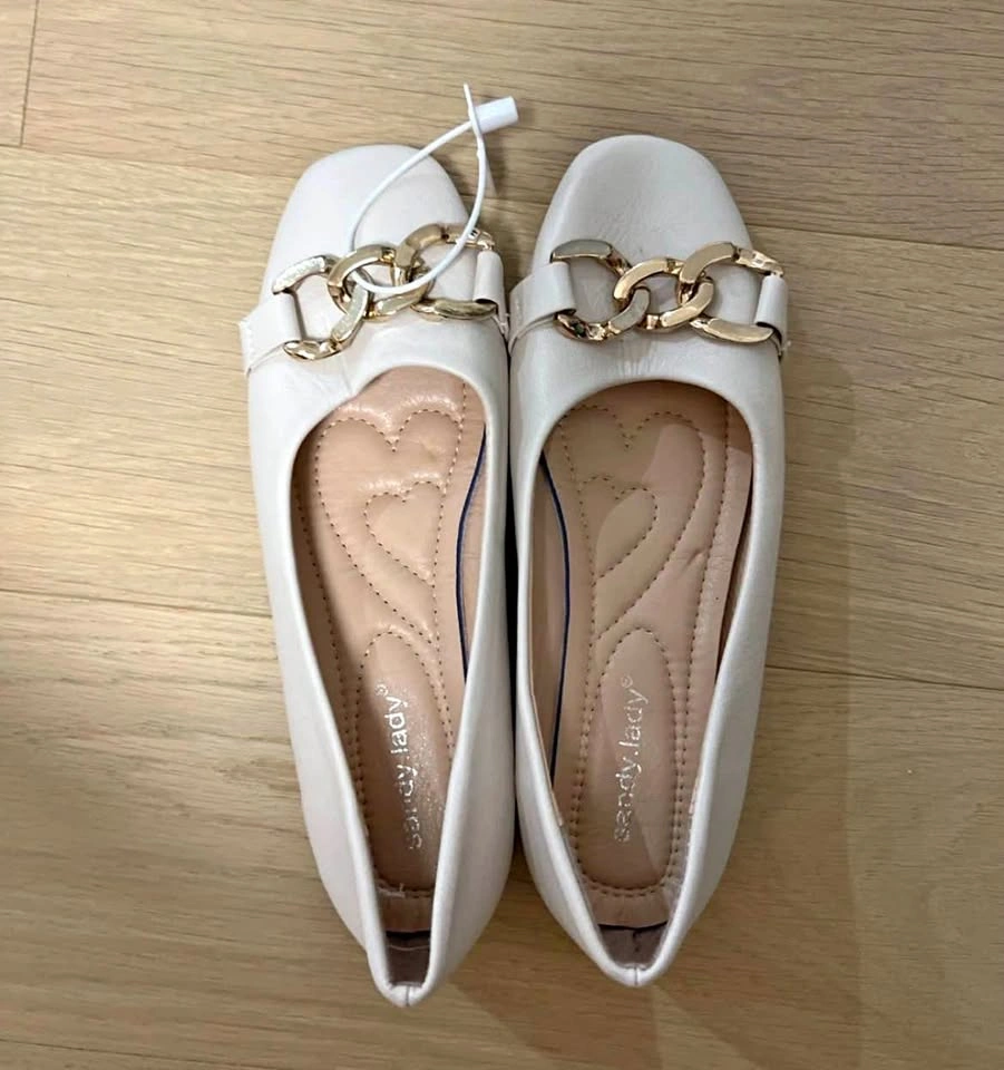 Sandy Lady White Chain Loafers