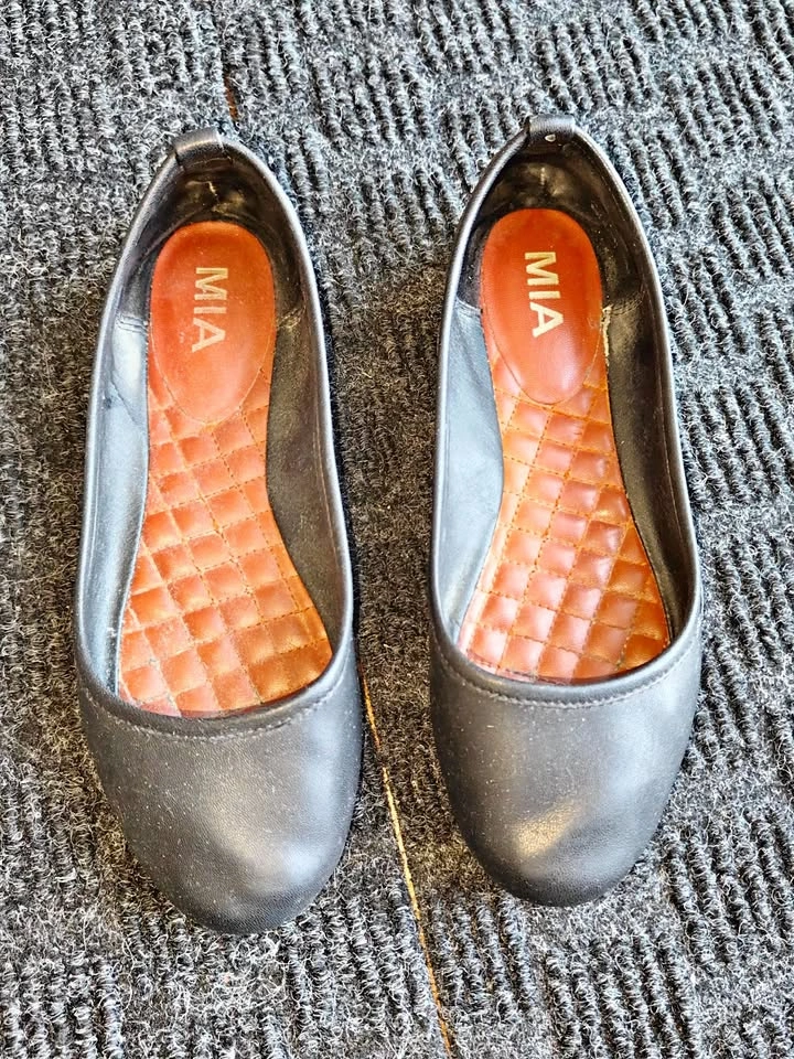 Women MIA Black Ballet Flats Slip On Shoes - Size 7.5