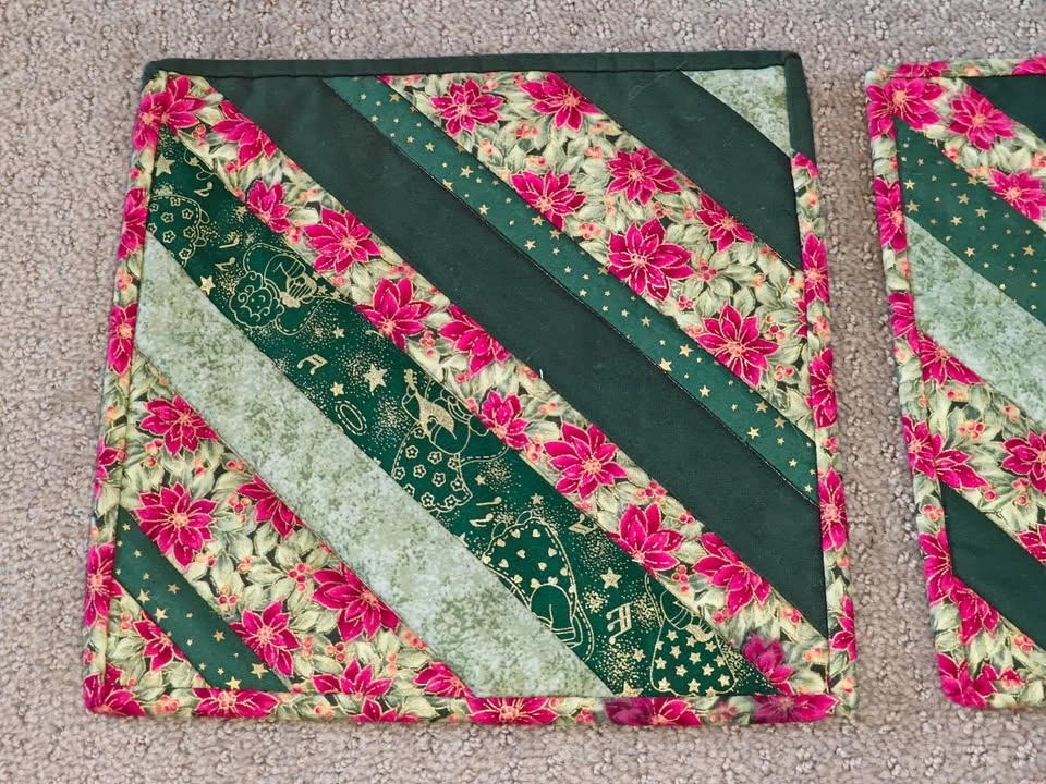 Quilted Fabric Placemats Coasters - Christmas Floral Set of 2 - photo 3