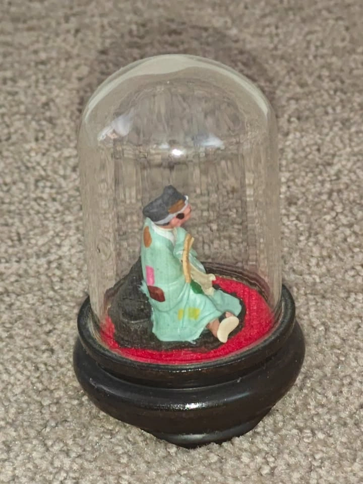 Vintage Chinese Mud Man Figurine – Ji Gong Monk with Glass Dome - photo 2
