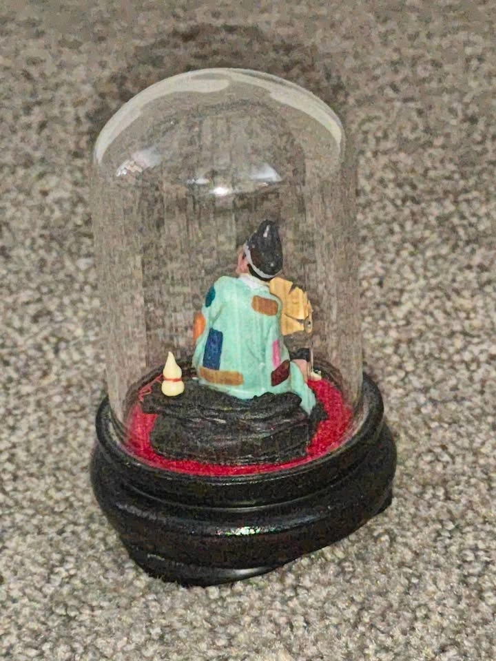 Vintage Chinese Mud Man Figurine – Ji Gong Monk with Glass Dome - photo 3