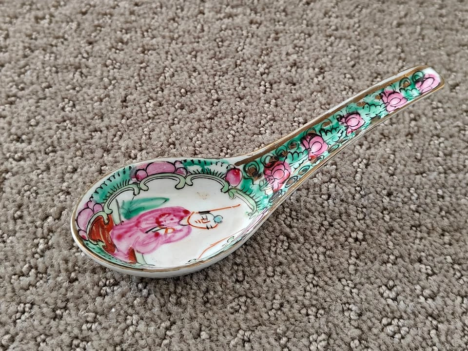 Chinese Rose Medallion Famille Porcelain Hand Painted Spoon