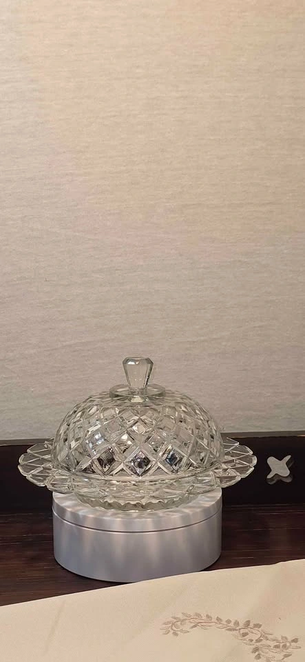 Vintage Clear Diamond Point Glass Covered Butter Dish - photo 2