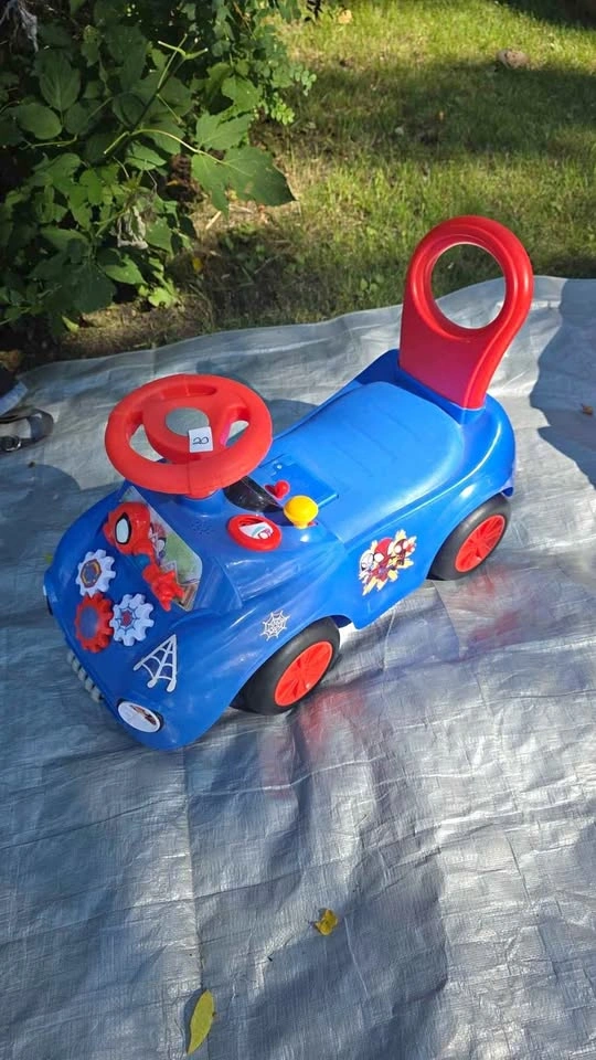 Spiderman ride on car