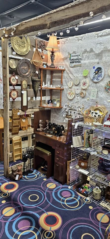 Vintiquity Oddments Restock: Retro Decor and Collectibles