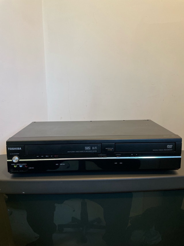 Toshiba dvd vhs player combo working