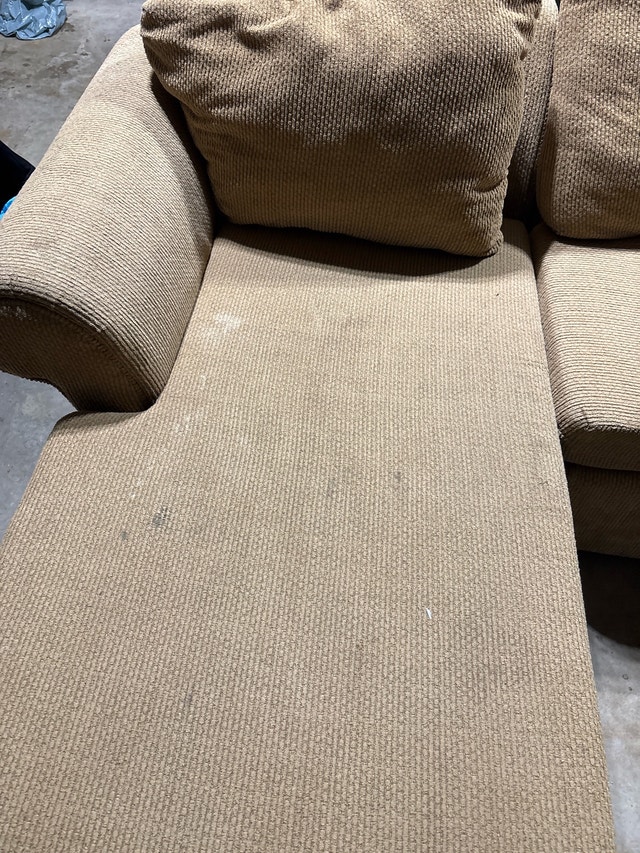 Comfy light yellow couch - photo 4